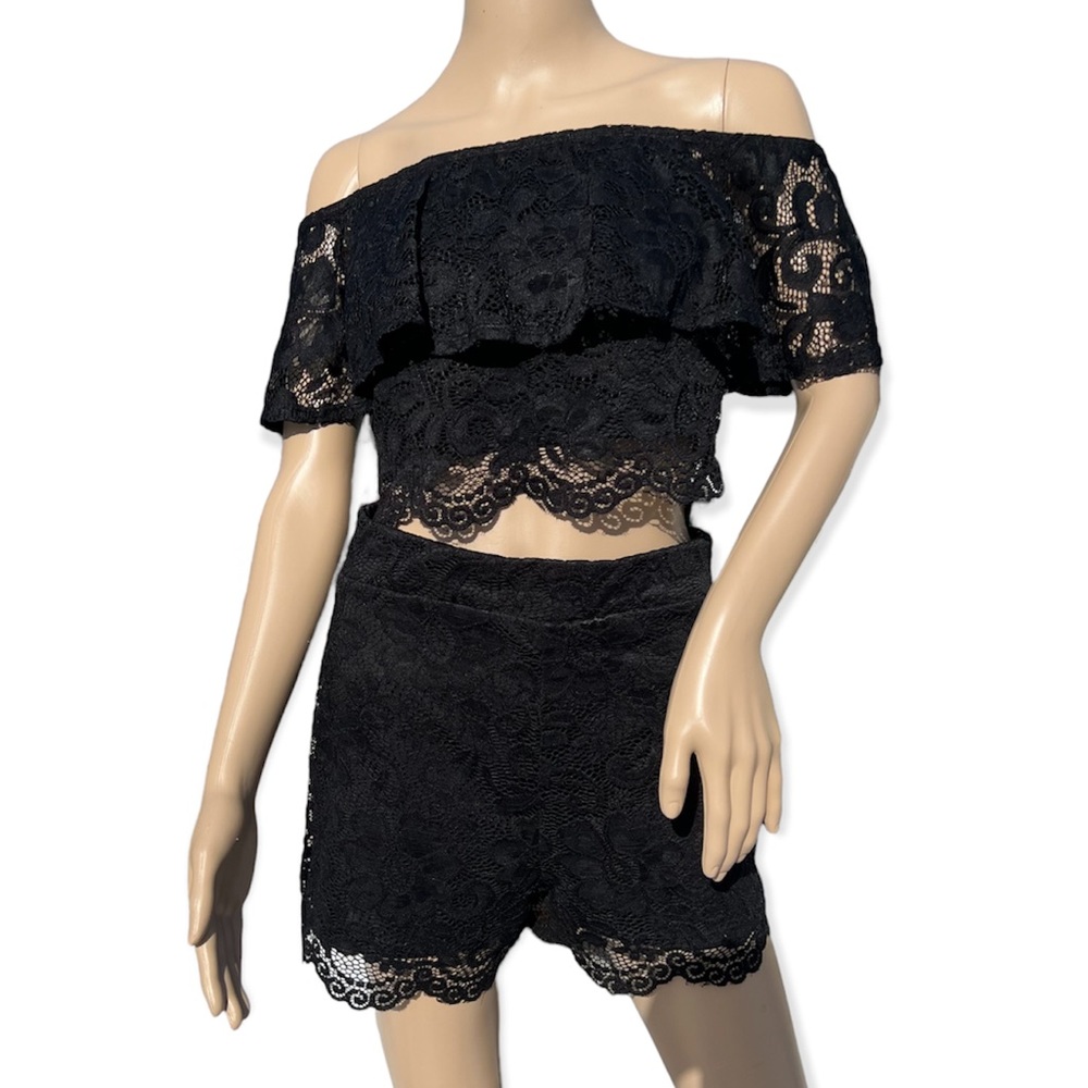 - Bo Bel M Black Crochet Lace Overlay Top/Shorts Set! EUC!